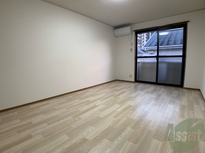 居室・リビング　陽当たりが良く、広々として過ごしやすそうです。