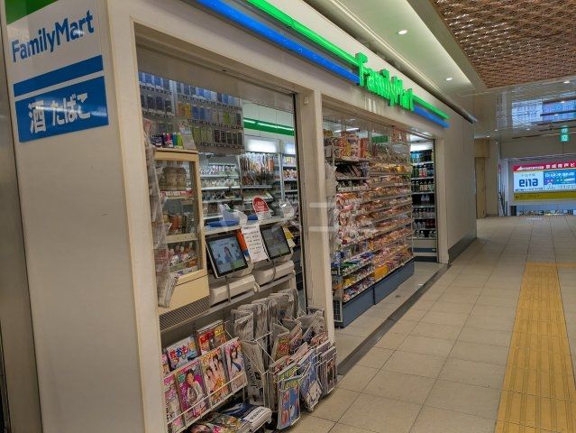 コンビニ　ファミリーマート 青砥駅店（コンビニ）まで439m