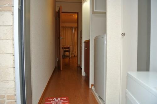 玄関　居室から玄関