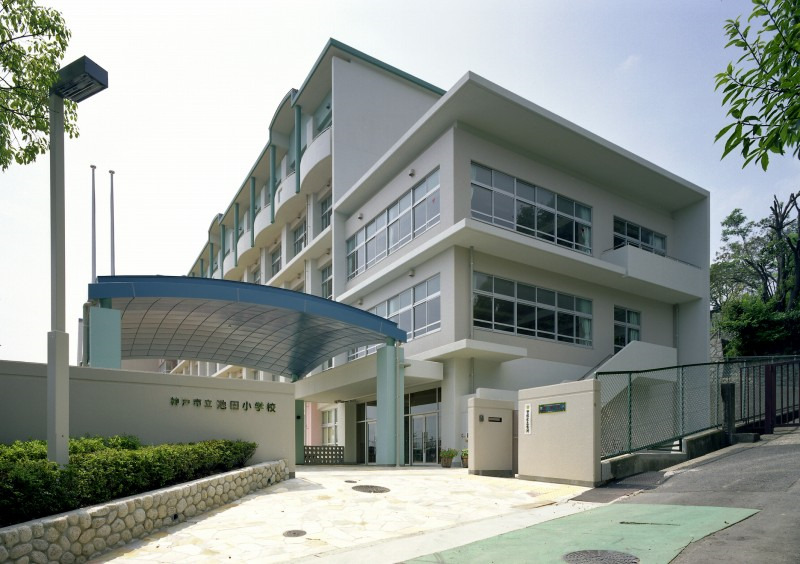 小学校　神戸市立池田小学校（小学校）まで483m