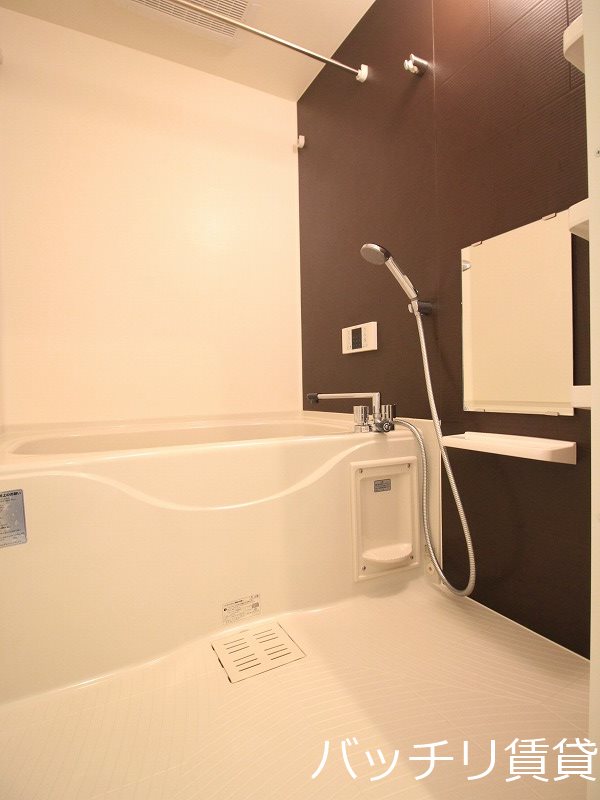 バス・シャワールーム　同型タイプの為、現状を優先いたします。