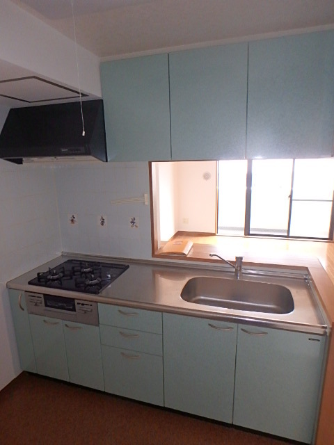 キッチン　３口システムキッチンでお料理がしやすいですね。