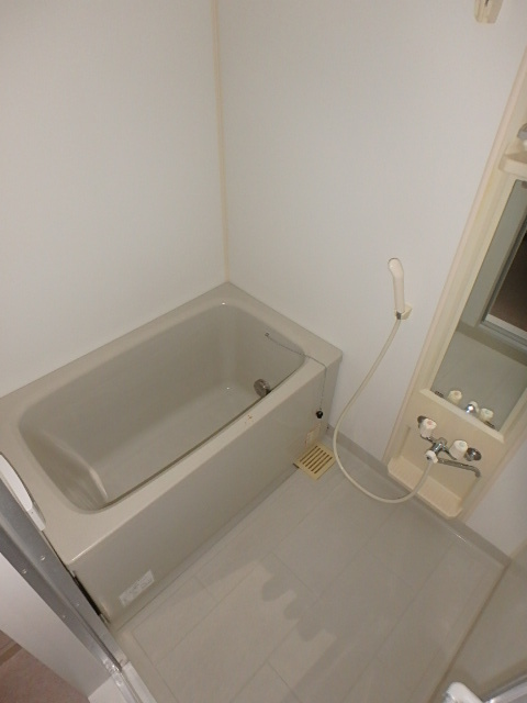 バス・シャワールーム　１日の疲れをバスルームでゆっくりと…。