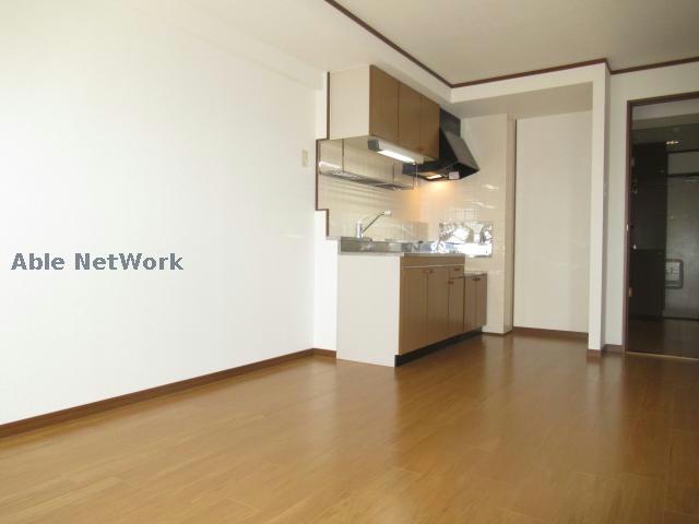 居室・リビング　※同物件別部屋