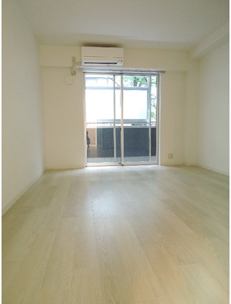 居室・リビング　使いやすい形の為、レイアウトを楽しめます♪