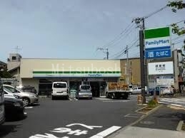 コンビニ　ファミリーマート下馬駒沢通り店（コンビニ）まで457m