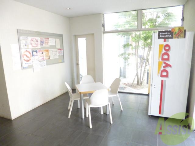 ロビー　とっても綺麗です。待合の椅子もあり便利ですね