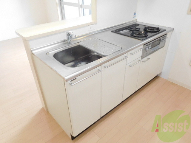 キッチン　お料理しながらリビングが見渡せます