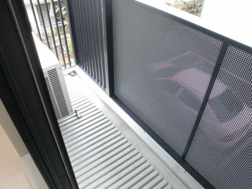 バルコニー　給湯器リモコン