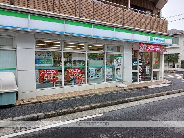 コンビニ　ファミリーマート（コンビニ）まで550m