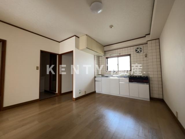 居室・リビング　こちらの居間で趣味の時間をお楽しみください