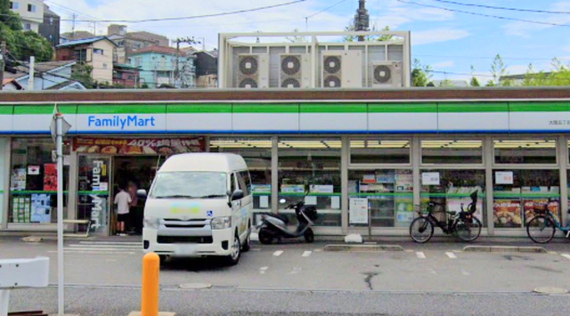 コンビニ　ファミリーマート大岡五丁目店（コンビニ）まで597m