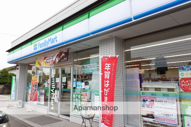 コンビニ　ファミリーマート（コンビニ）まで902m