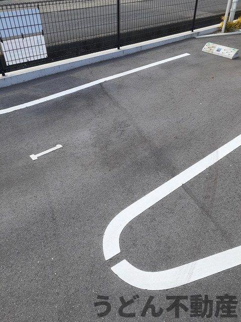 駐車場　うどん県のお部屋探しはうどん不動産へ うどんちゃんとLINE