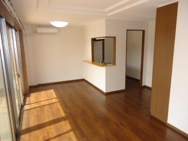 居室・リビング　室内