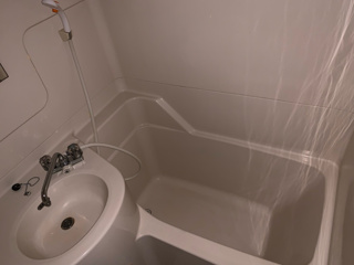 洗面設備　浴室内に洗面台が付いています！