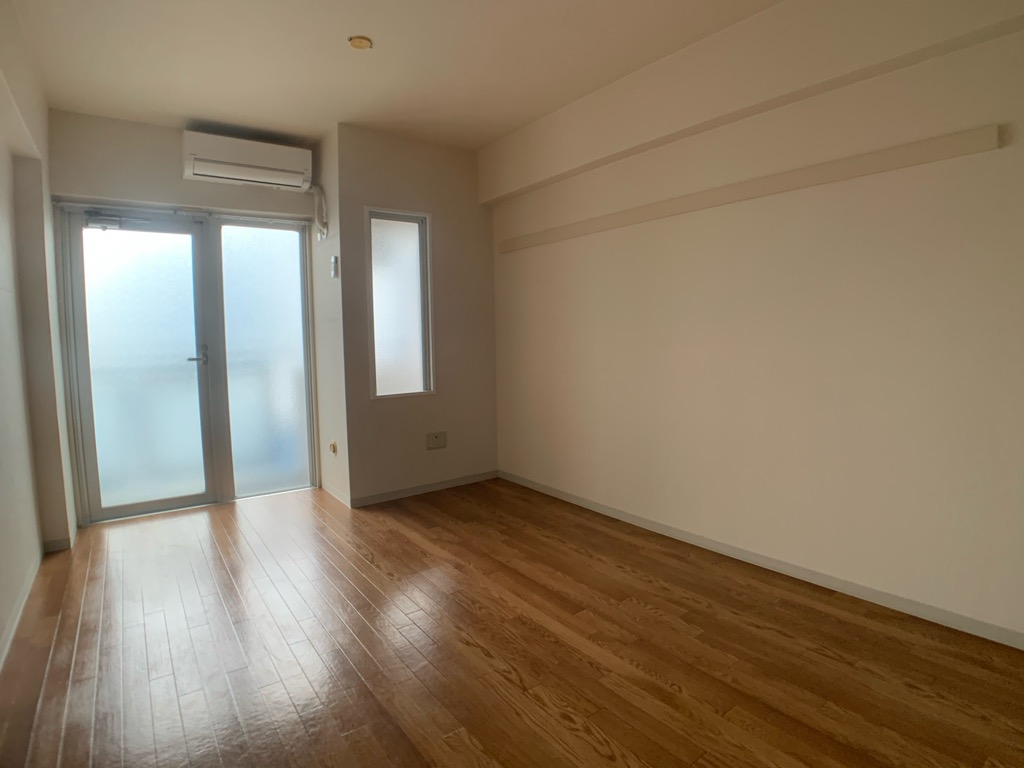 居室・リビング　エアコン付きで快適に過ごせます♪