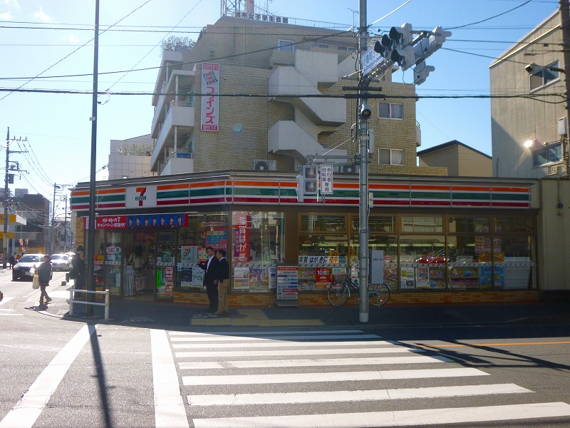 コンビニ　セブンイレブン（コンビニ）まで462m