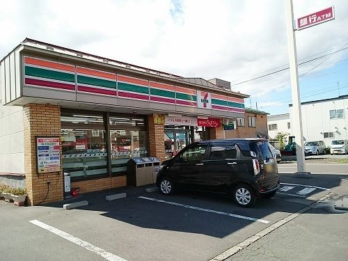 コンビニ　セブンイレブン春光１条店（コンビニ）まで450m