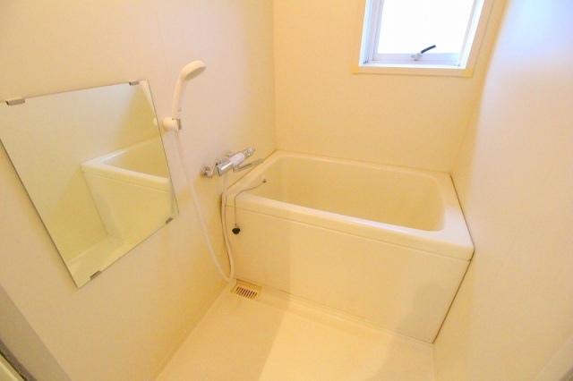 バス・シャワールーム　別号室の画像です。参考までに