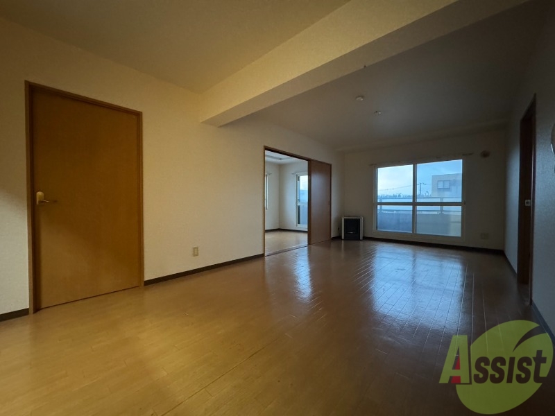 居室・リビング　広くてキレイなお部屋が広がっていて、充実した生活が送れそう。