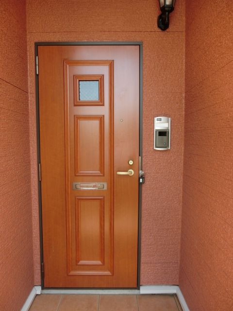 セキュリティ　インターフォン付きの玄関♪