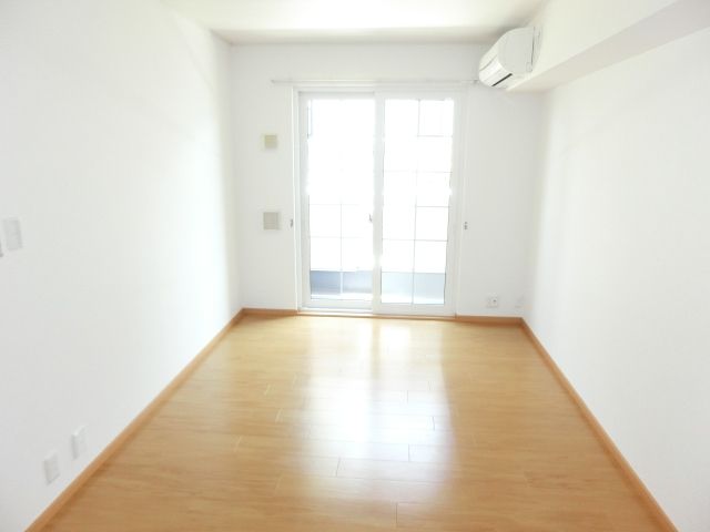 居室・リビング　明るく開放感のあるリビングです！