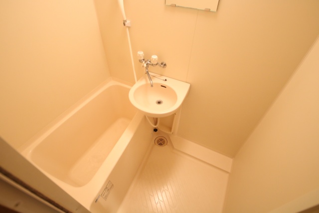 バス・シャワールーム　※別室の参考写真の為、現況優先です。