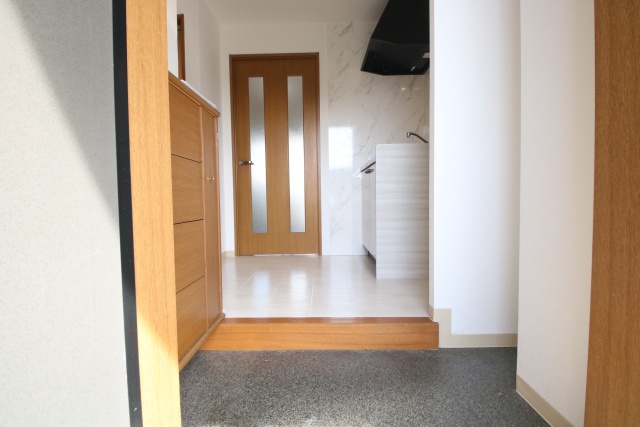 玄関　※別室の参考写真の為、現況優先です。