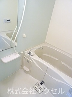 バス・シャワールーム　追い焚き機能付きの浴室です。