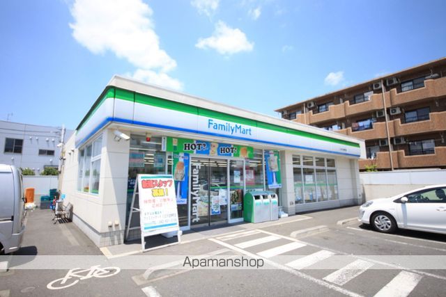 コンビニ　ファミリーマート（コンビニ）まで400m