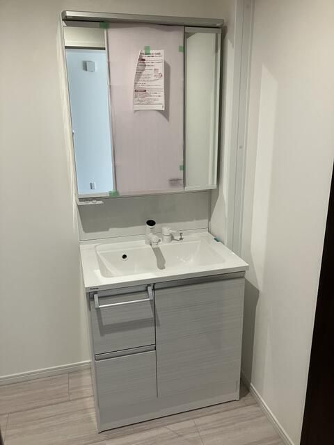 洗面設備　シャワー付洗面化粧台