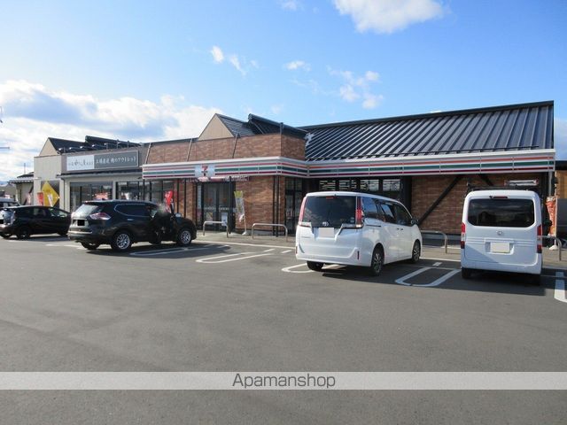 コンビニ　セブンイレブン紫波古館店（コンビニ）まで925m