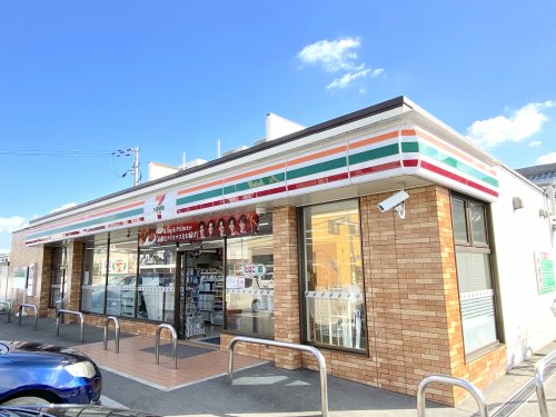 コンビニ　セブンイレブン 和泉伯太町店（コンビニ）まで682m