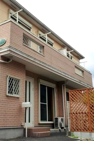 建物外観　駐車場１台付き！戸建て感覚のテラスハウス！