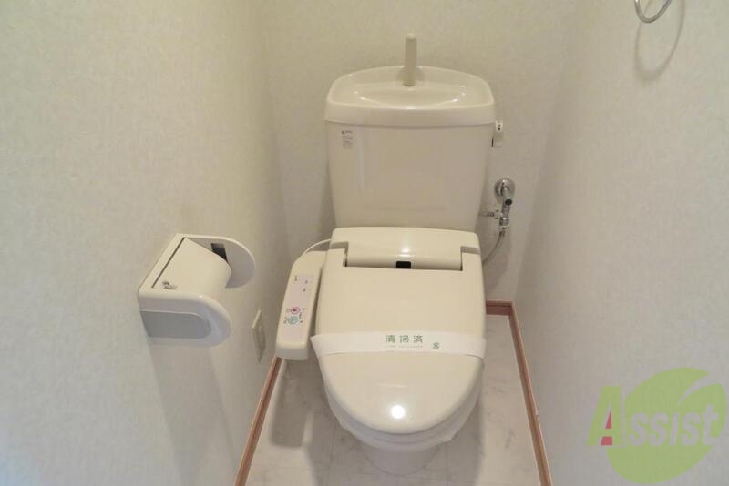 トイレ　トイレはシンプルかつオーソドックスですが清潔感があります。