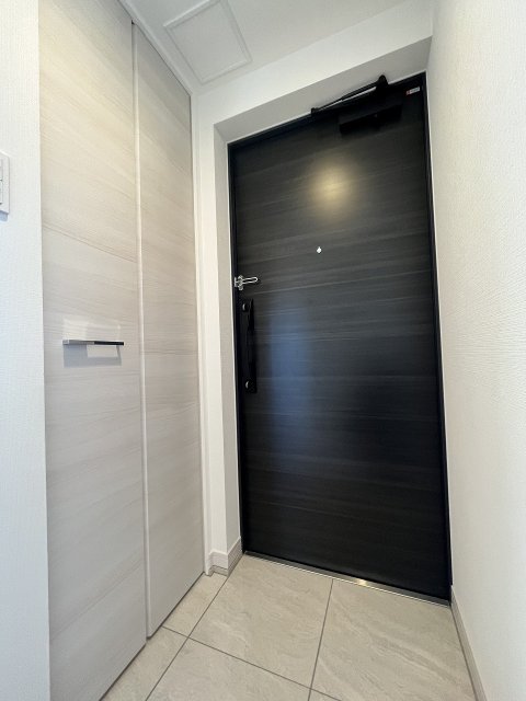 玄関　同物件別号室のものです。