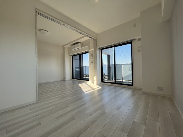 居室・リビング　同物件別号室のものです。