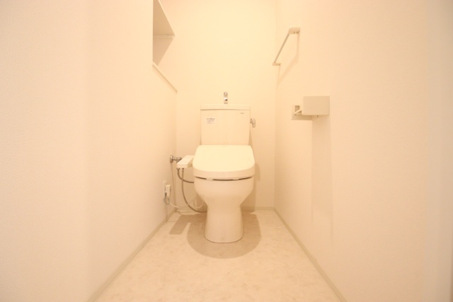 トイレ　※別室の参考写真の為、現況優先です。