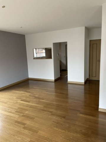 居室・リビング　こちらのリビングで趣味の時間をお楽しみください