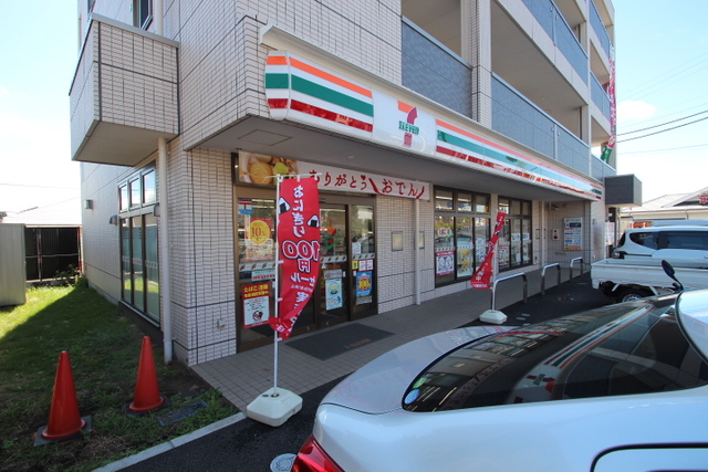 コンビニ　セブンイレブン横浜鶴ヶ峰本町南店（コンビニ）まで300m
