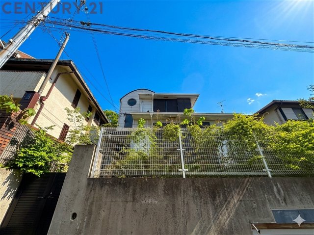 建物外観　敷地内駐車場あります！