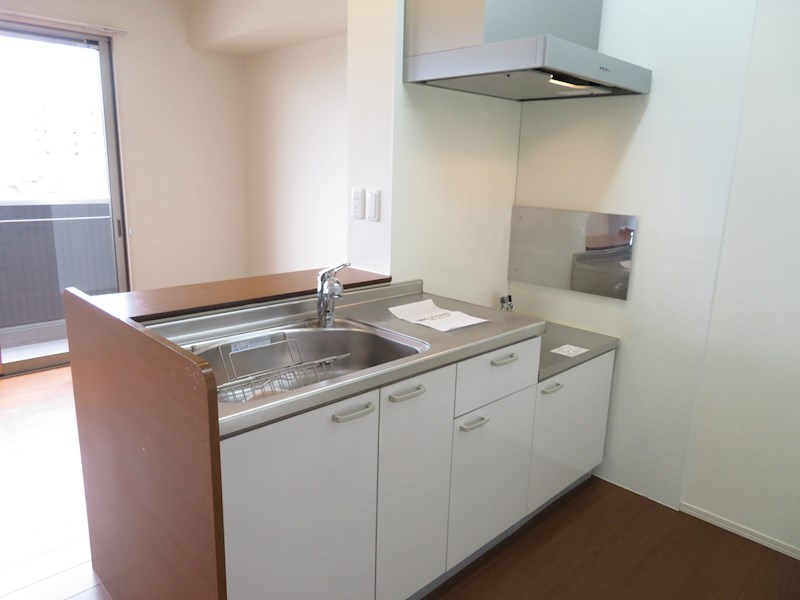 キッチン　同物件別部屋