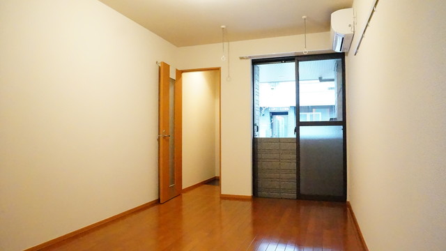 居室・リビング　上品に仕上がった明るい室内空間です！