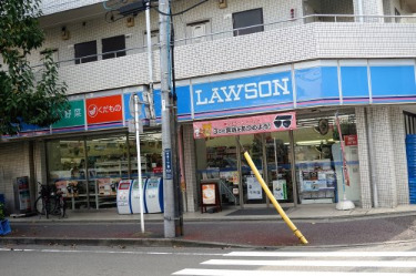 コンビニ　ローソン 梶ケ谷駅前店（コンビニ）まで115m