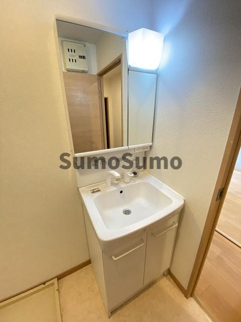 洗面設備　スペースが確保できる洗面所です