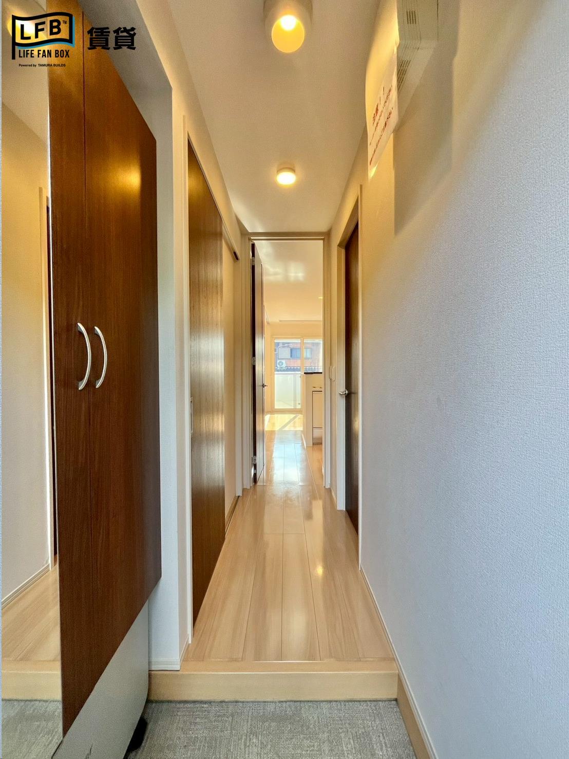 玄関　※別のお部屋の写真です