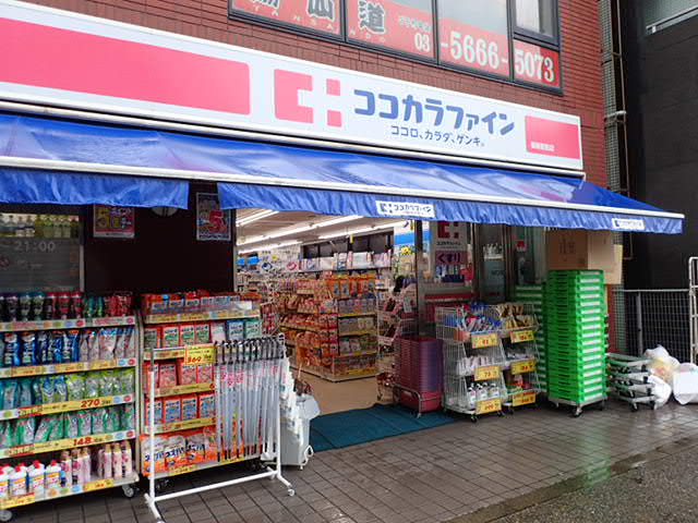 ドラックストア　ココカラファイン 篠崎駅前店（ドラッグストア）まで182m