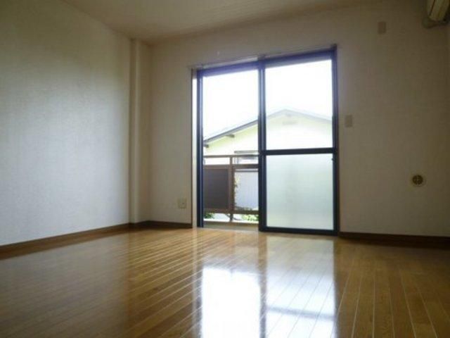 居室・リビング　明るい居室です