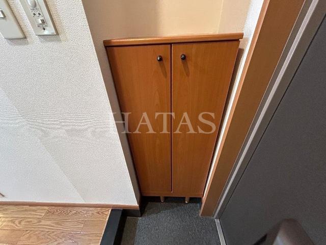 玄関　同物件別部屋です